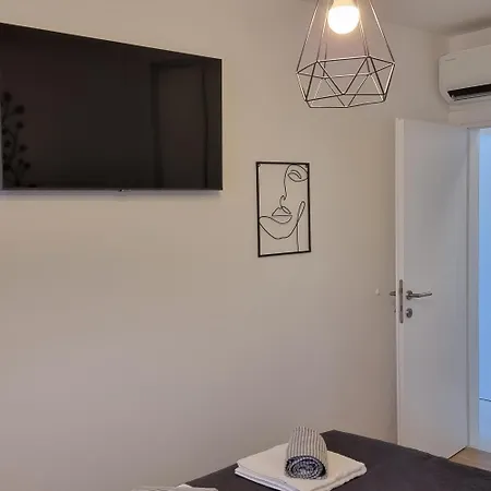 Bella Vista Apartment *