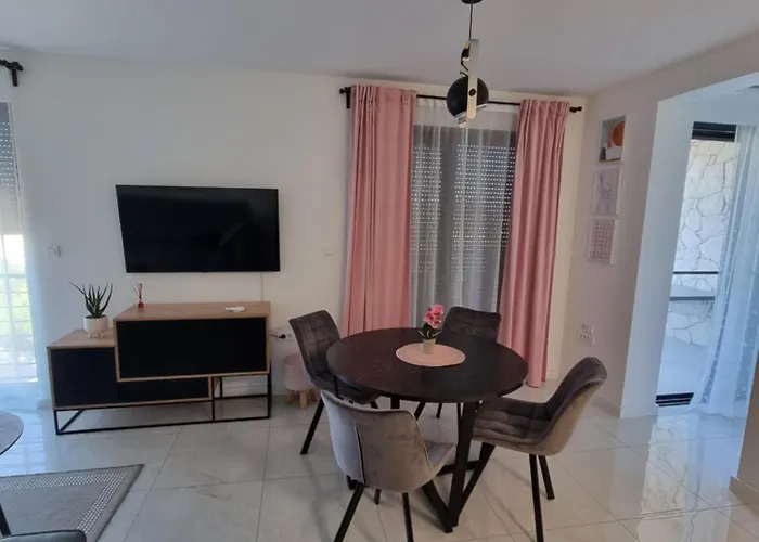 Bella Vista Apartment *