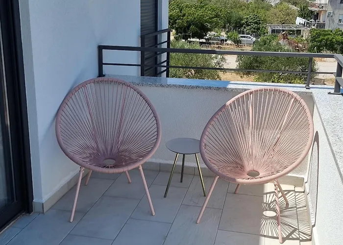 Bella Vista Apartment *